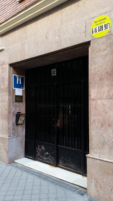 Hostal Angelines Madrid Exterior foto